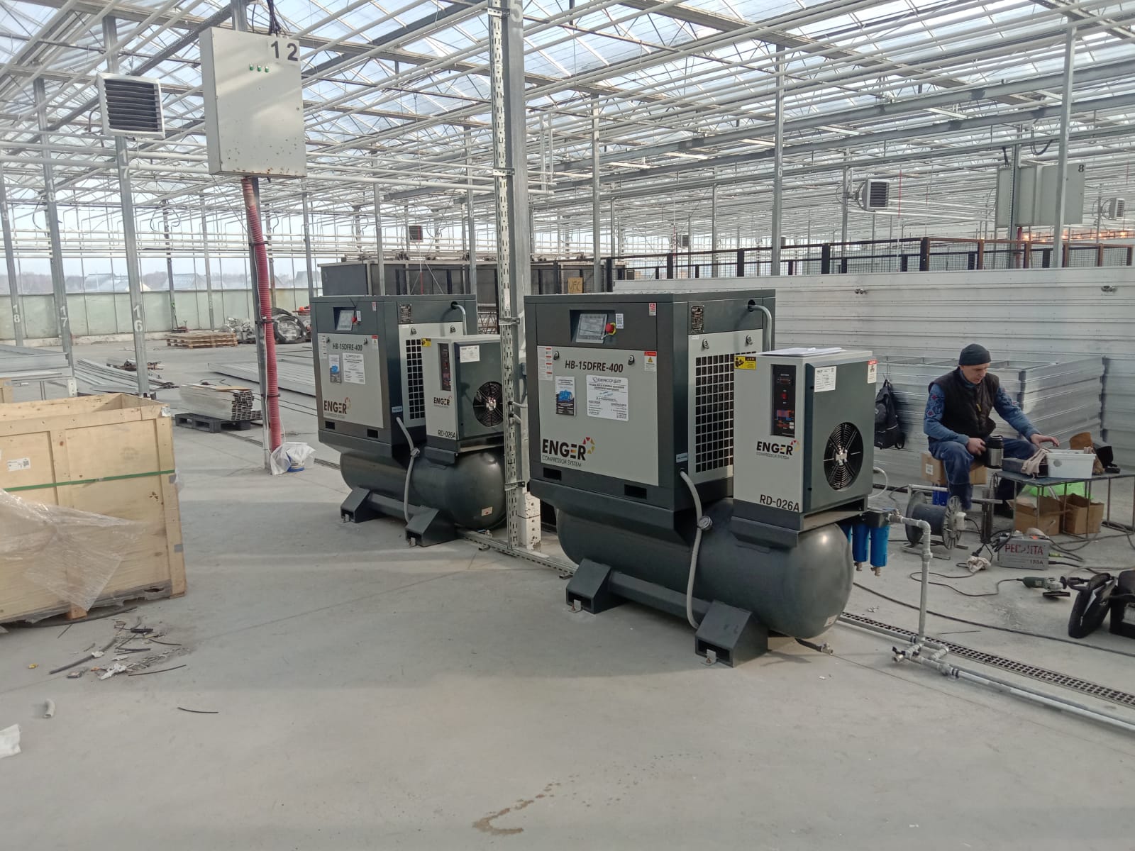 Винтовые компрессоры "Enger" HB-15DFRE-400 8 (INOVANCE) для ООО "Тепличный комбинат "Новосибирский"